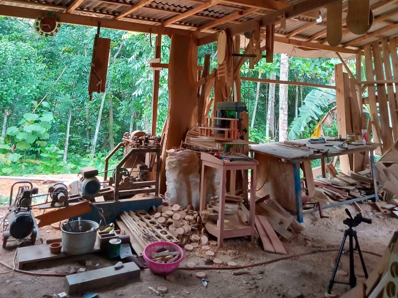 Kunjungan Rumah Industri Peralatan Dapur Dari Bahan Kayu