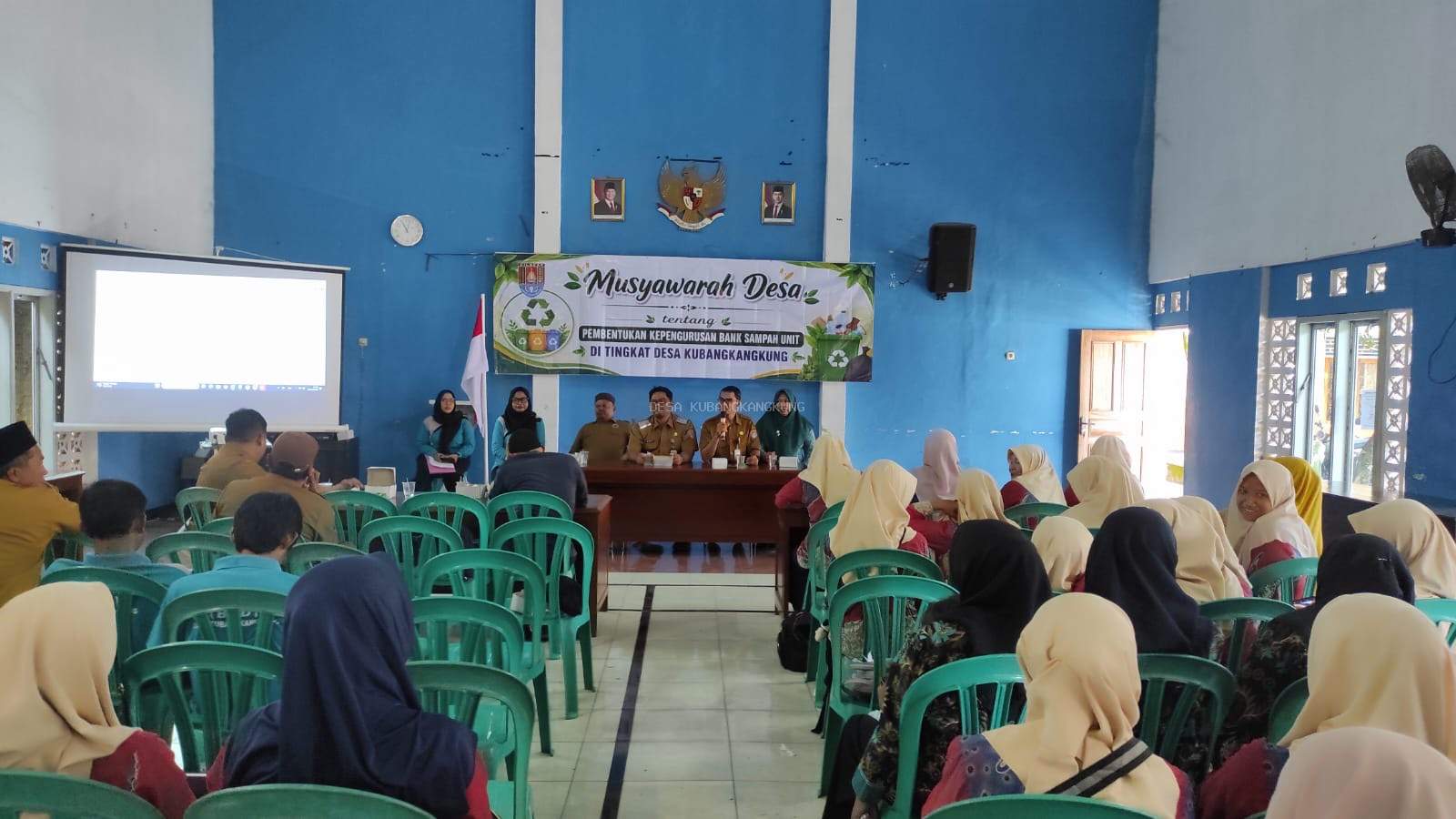 Musyawarah Desa tentang Pembentukan Pengurusan Bank Sampah Kubangkangkung